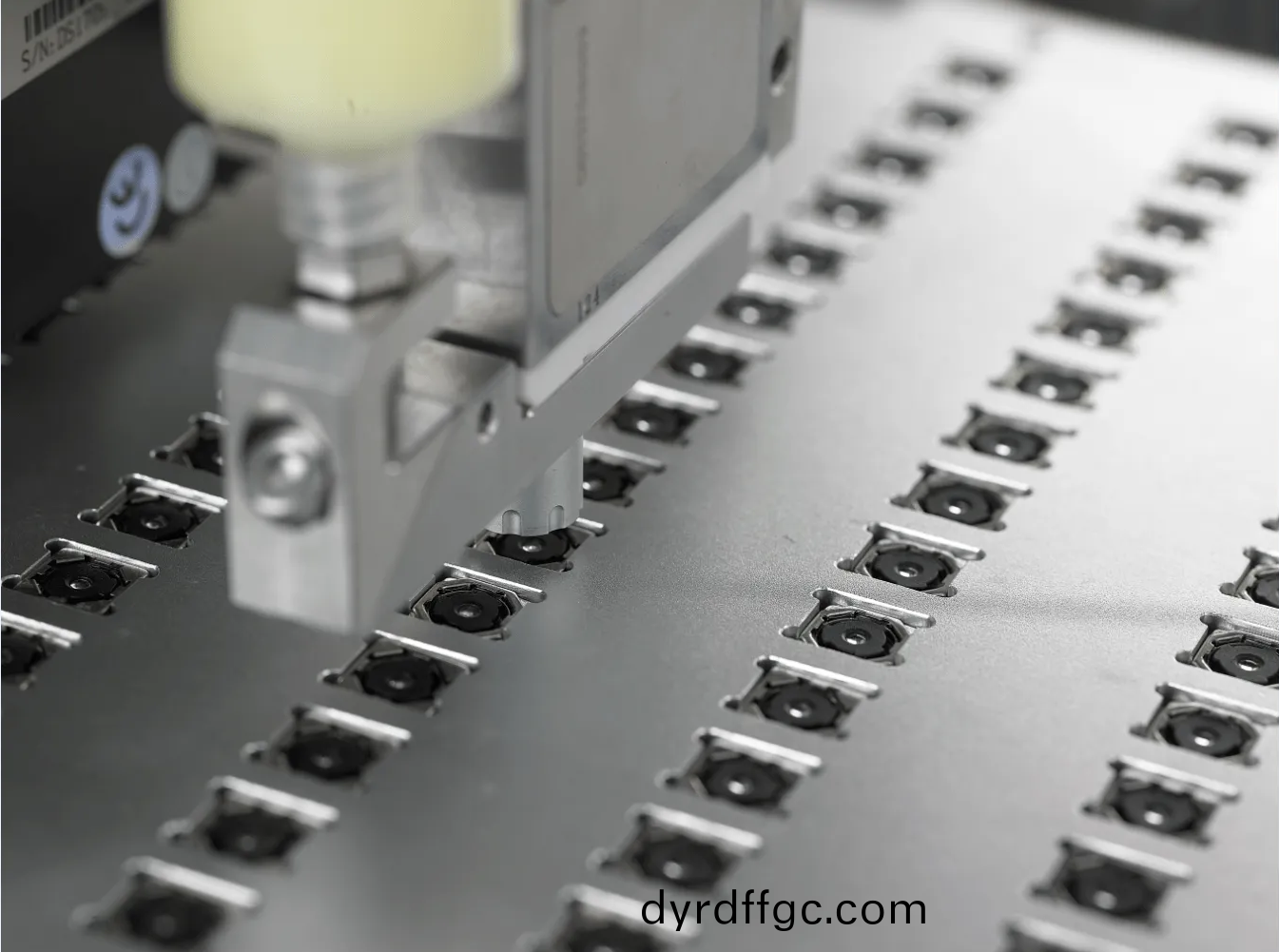 CCM/VCM精密(mi)點膠解決方(fang)案(an)